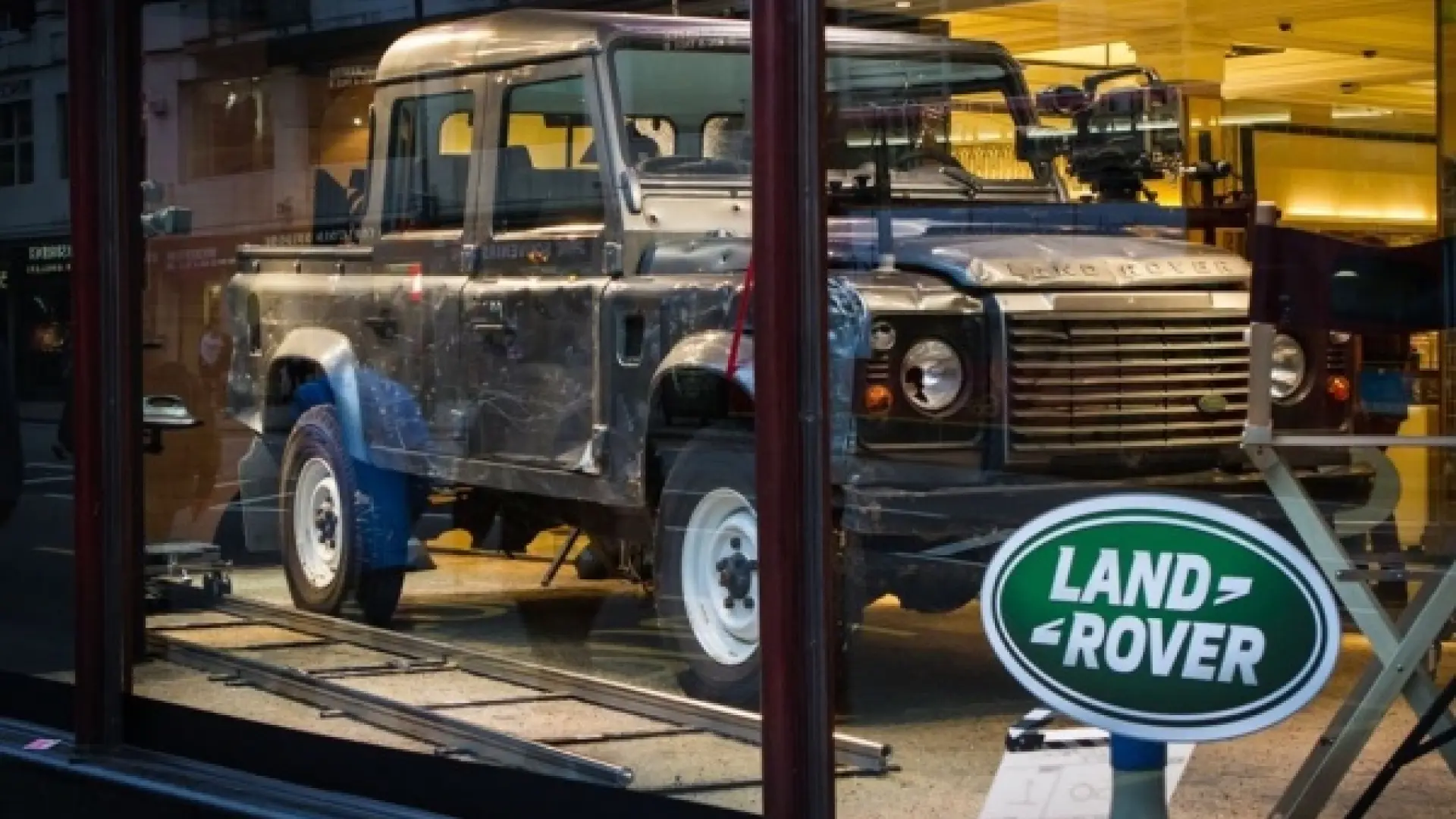El Land Rover Defender de James Bond, en Harrods