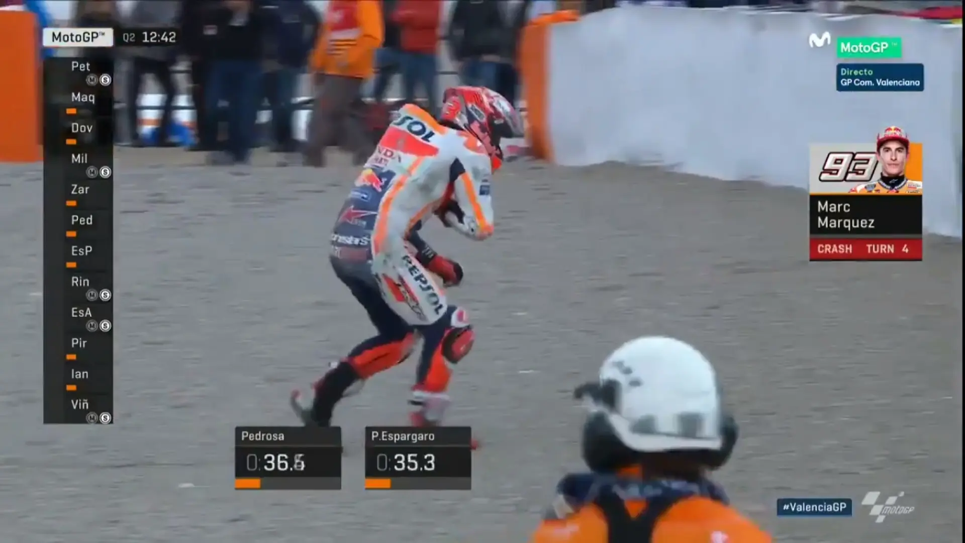 VÍDEO: Marc Márquez se va al suelo y se le sale el hombro