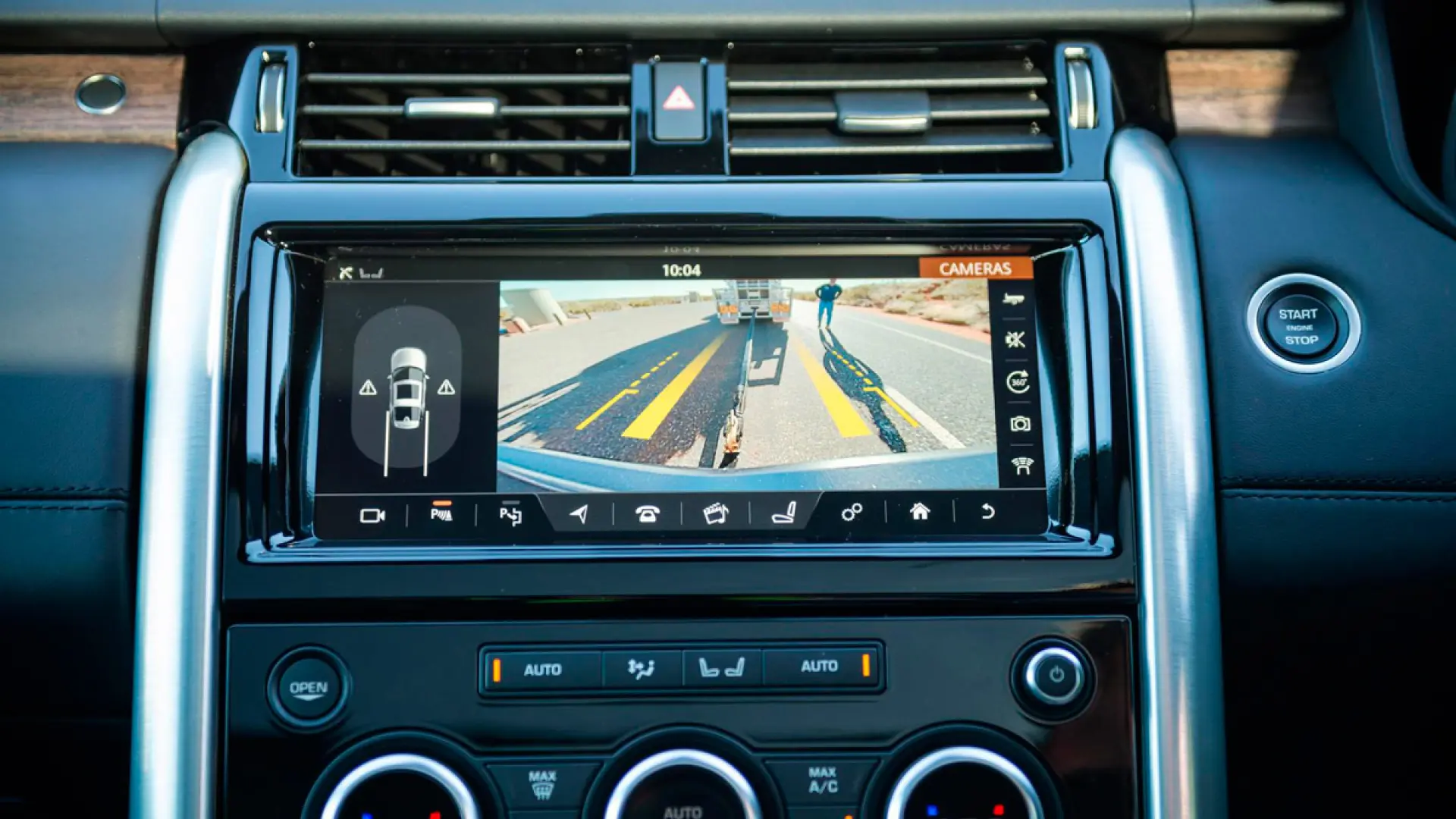 Fotos: Land Rover Discovery tirando de un convoy de carretera