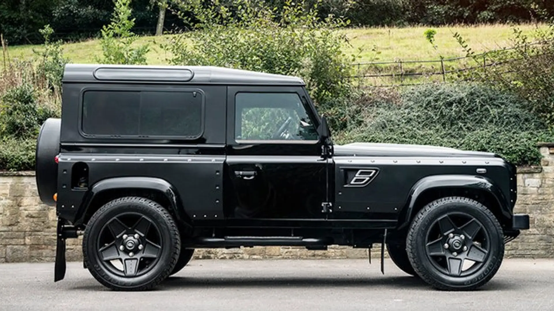 Land Rover Defender Kahn Design