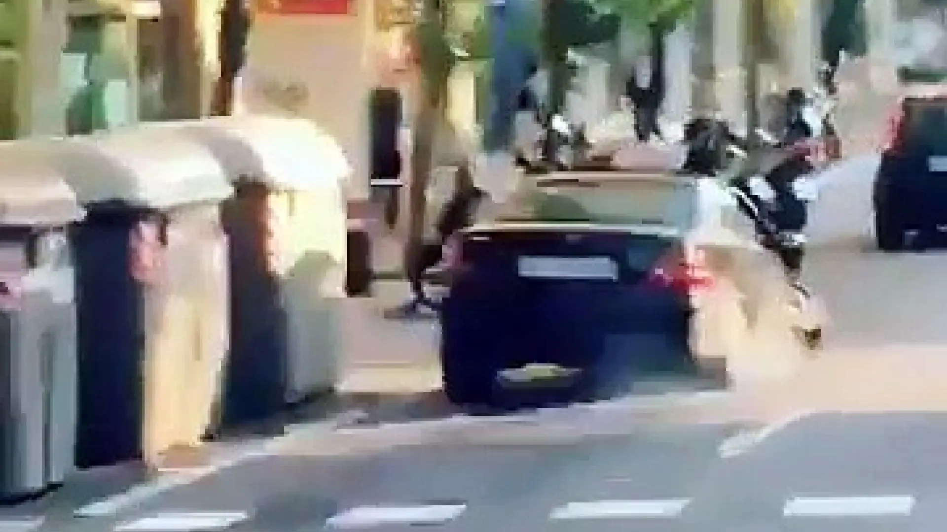 VÍDEO: provoca un accidente y se da a la fuga en Barcelona