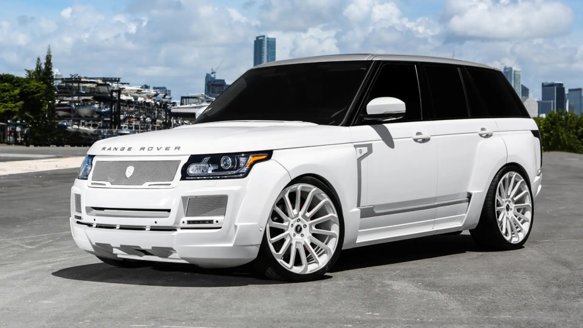 MC Customs le mete mano a este Range Rover de 650 CV