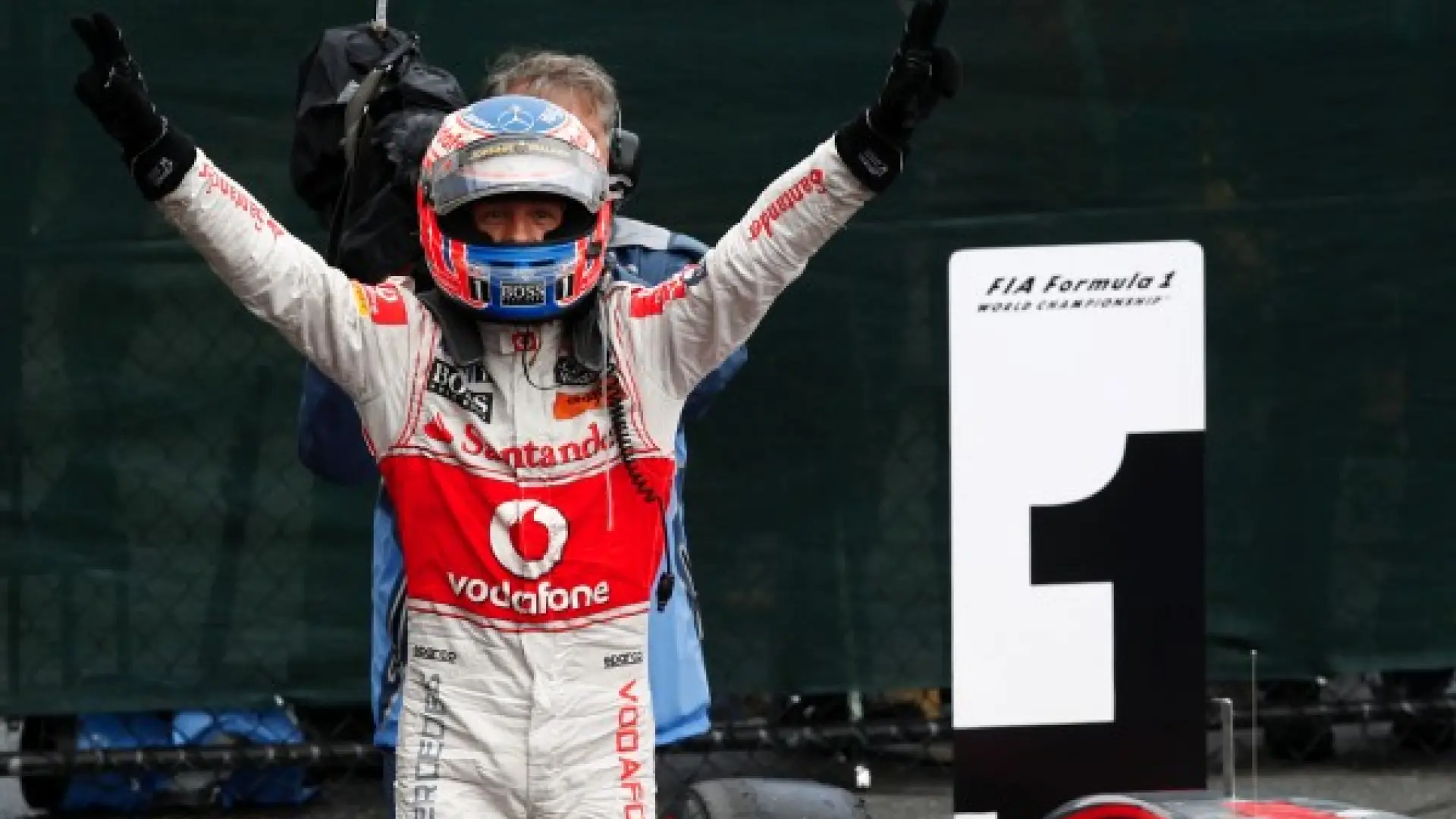 Button gana, Vettel más líder y Alonso a 92 puntos