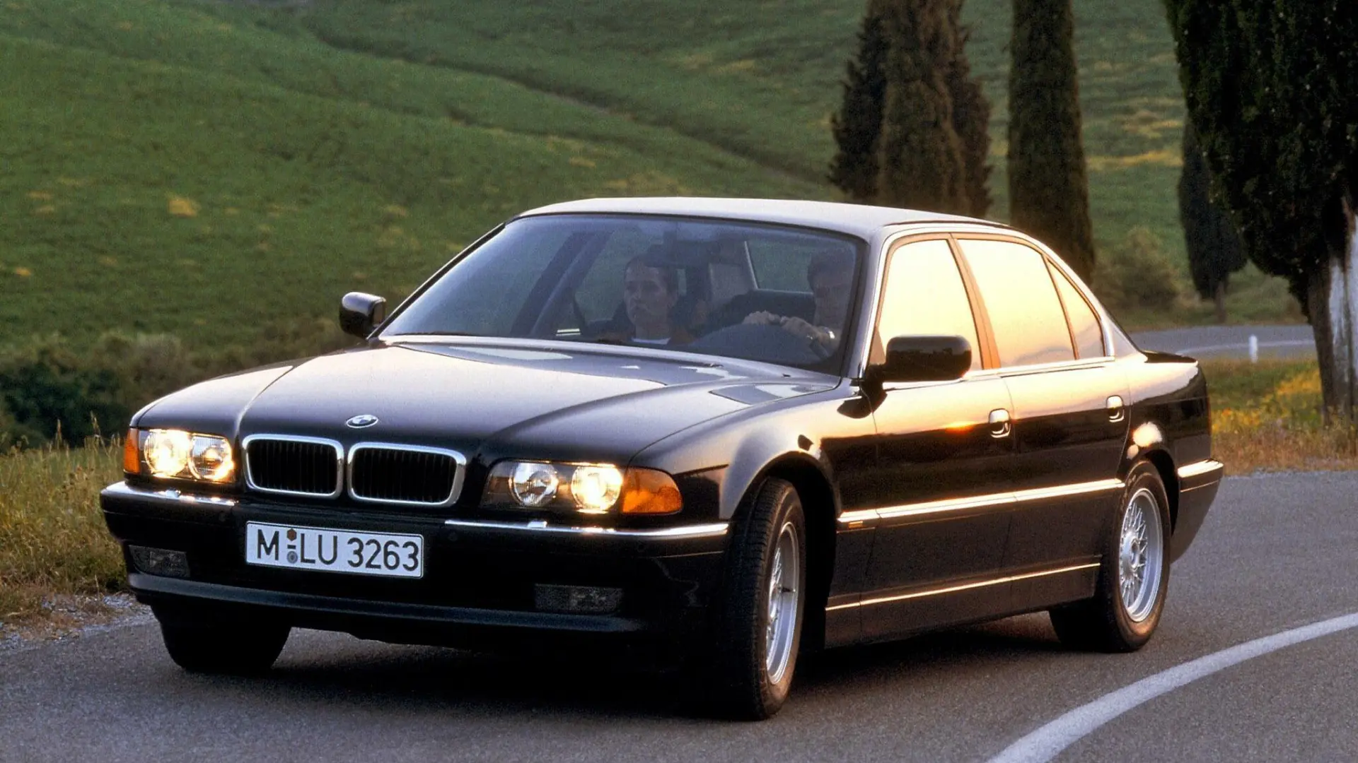 La historia del BMW E38