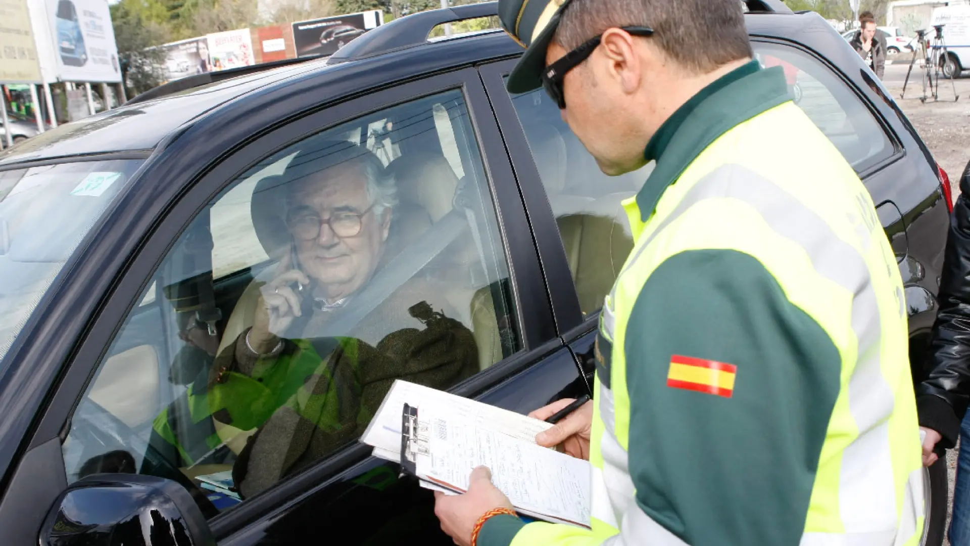Detienen a un conductor borracho, sin carnet y con siete pasajeros