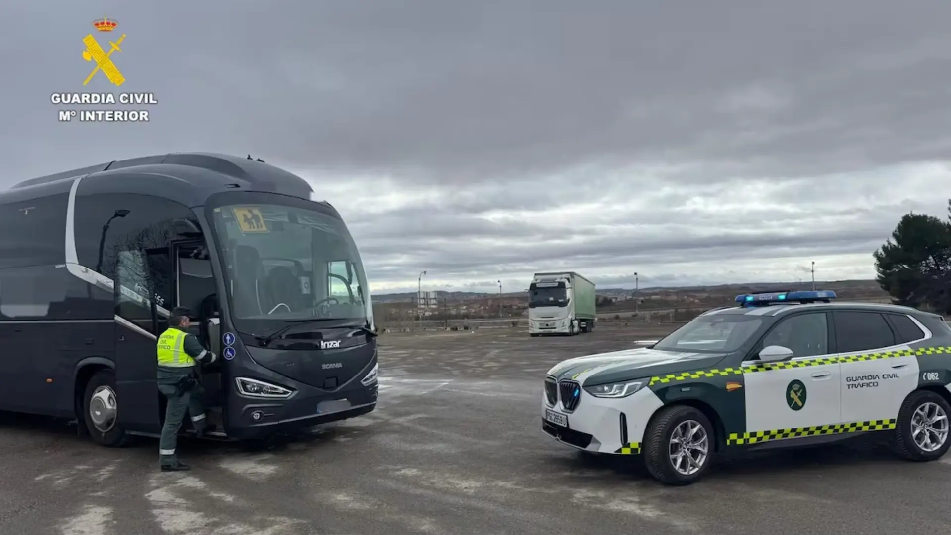 Investigan al conductor de un autobús escolar por cuadruplicar la tasa ...