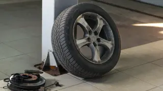 Casi todos los coches tienen rueda de repuesto, aunque no siempre es necesaria