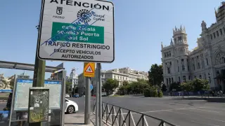 Una señal vertical que indica la entrada a Madrid Central.