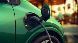 La Unión Europea no prohíbe los coches de combustión, pero no mata al coche eléctrico.