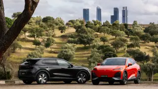 A la izquierda un Changan Deepal S07. A la derecha, un S05