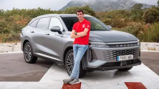 Todo lo que ves en las fotos es de serie salvo la pintura gris mate.
