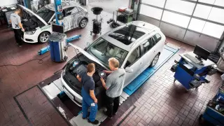 Los coches modernos son más caros de reparar.