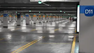 Aparcamiento público vacío