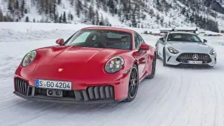 Enfrentamos al Porsche 911 Carrera 4 GTS vs. Mercedes-AMG GT 63 4Matic+ en la nieve.
