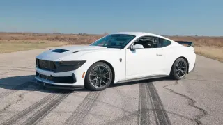 Ford Mustang Dark Horse R y la Mustang Cup