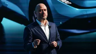 El CEO de Nissan no descarta la venta de la compañia.