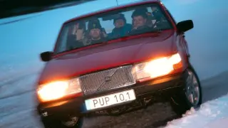Norris derrapa sobre la nieve con este Volvo 940 clásico y Oliver Solberg de copilo