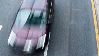 Vehículo circulando a una alta velocidad