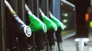 Pistolas de combustible de una gasolinera