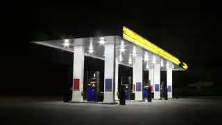 Cuánto vas a ahorrar en un depósito de diésel y en uno de gasolina con la bajada del 10% de IVA.
