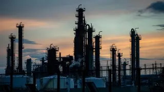 El petróleo registra cifras históricas a la baja