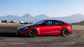Multa de 50.000 dólares a quien venda el Tesla Model S o Model X Signature Edition.