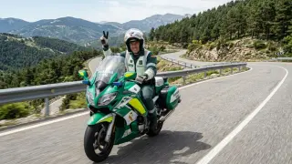 Guardia Civil saludando en V