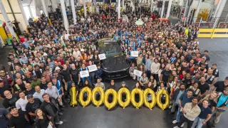Celebración de los trabajadores de Tesla por el coche número 10.000.000