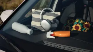 Diferentes elementos dentro del coche