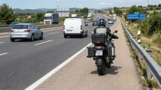 Las motos podrán circular por el arcén a partir del 1 de octubre.