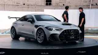 Russell y Antonelli con el Mercedes-AMG CLE 646 Spezialanfertigung