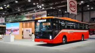 El BYD B12.b HF recibe el premio Sustainable Bus Award 2027 en FIAA Madrid 2026.