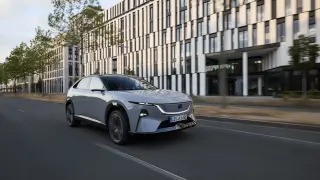 El Mazda CX-6e ofrece hasta 484 km de autonomía eléctrica.
