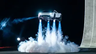 Así vuela el Tesla Roadster.