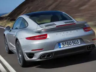 Porsche 911 Turbo y Turbo S trasera