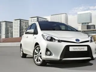 Toyota_Yaris_Hybrid_delantera