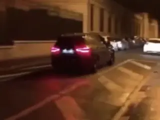 VÍDEO: El listo del día acelera dónde no debe y provoca un buen destrozo