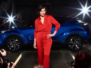 Mila Jovovich, la musa del Toyota C-HR