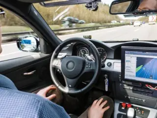 Qué es y cómo funciona un coche autónomo