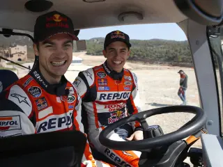 VÍDEO: Qué dura es la vida de Marc Márquez y Dani Pedrosa, ¡todo el día de risas!