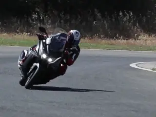 Vídeo: KYMCO AK 550