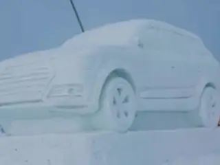 Colosal escultura de nieve del nuevo Audi Q7