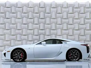 VÍDEO: Lexus LFA, de esto es capaz un superdeportivo con una copa de cristal