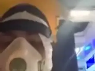VÍDEO: Los enfermeros de esta ambulancia bailan el 'coronabusters'... ¡qué no falte el humor!