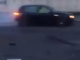VÍDEO: Bienvenidos al Salvaje Oeste, pero con coches, ¡sálvese quién pueda!
