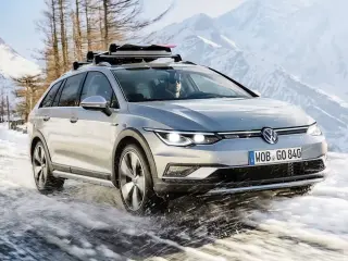 VÍDEO: La familia del Volkswagen Golf 8 ya está aquí, te hablamos de todos sus miembros