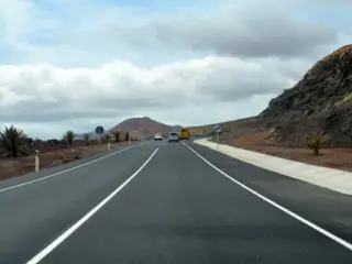 ¿Por qué en algunas carreteras no hay líneas de carriles?