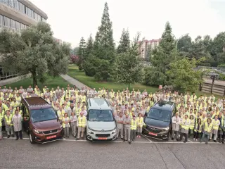 La foto de familia de nuestra visita a la fábrica de PSA en Vigo.