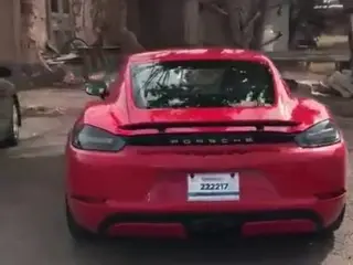 VÍDEO: Mientras tanto... en una calle cualquiera de México te encuentras con estos coches aparcados