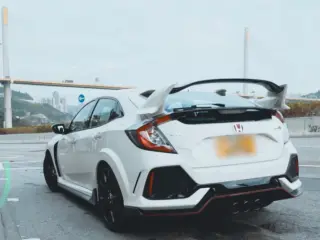 VÍDEO: el Honda Civic Type R no suena mucho, pero con estos escapes vas a flipar